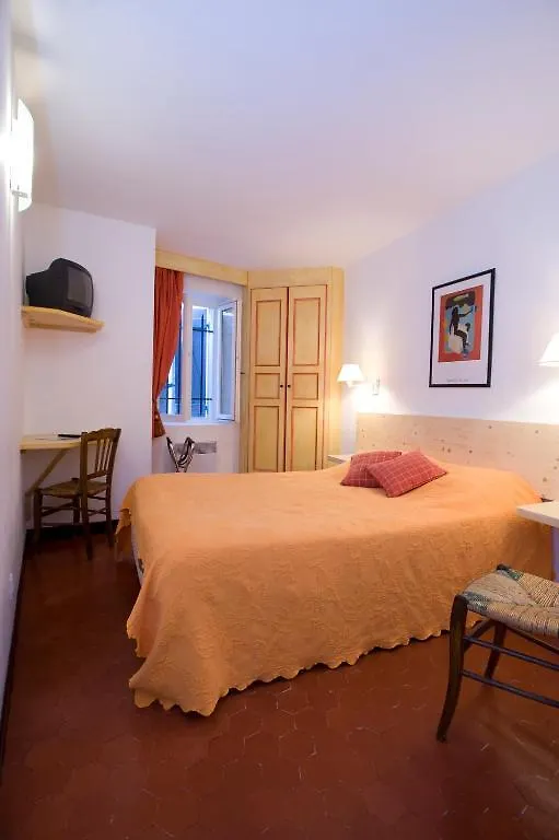 Le Vieux Château Aiguines 2*,